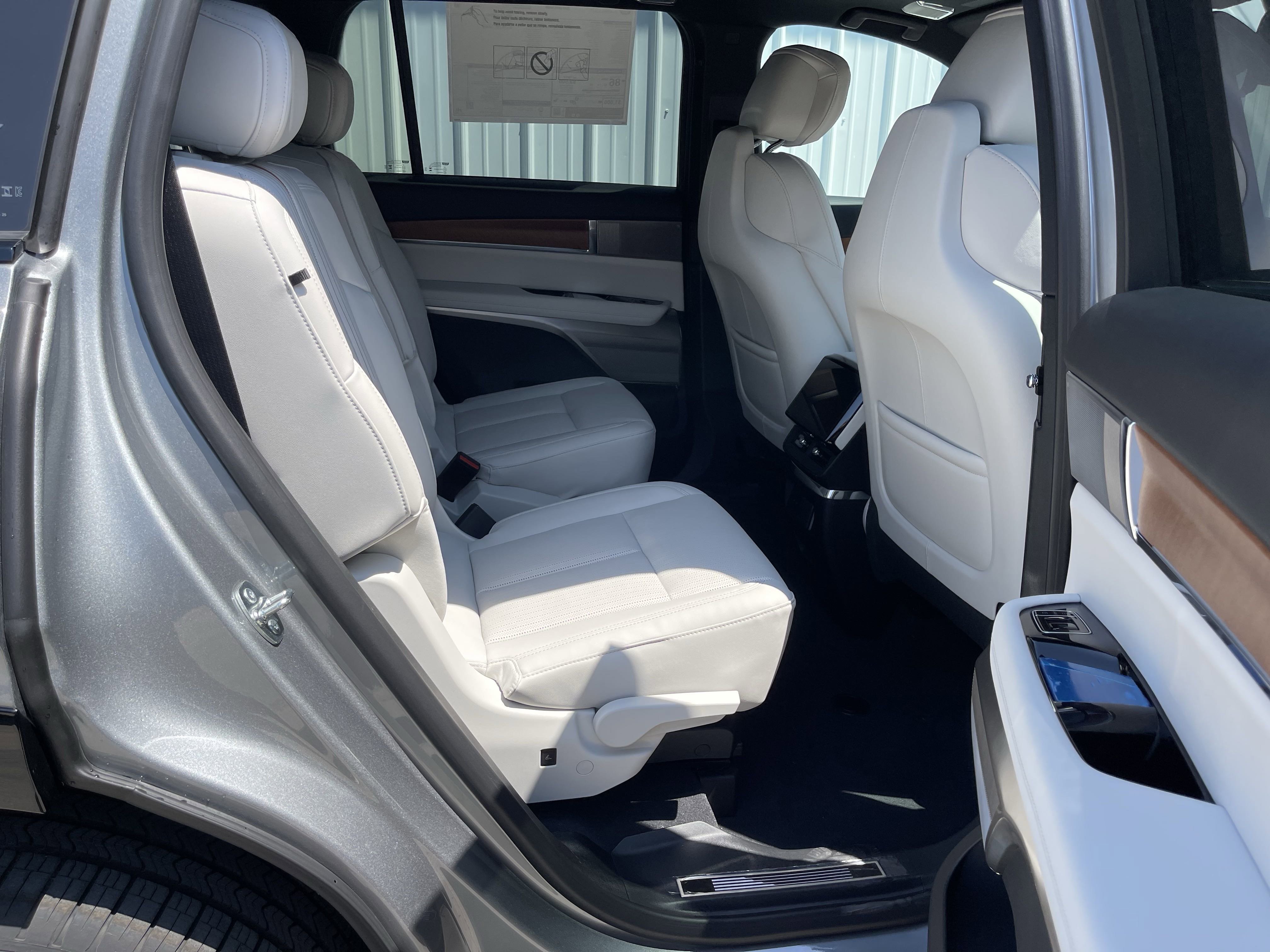 New 2026 Cadillac Vistiq Sport image 10