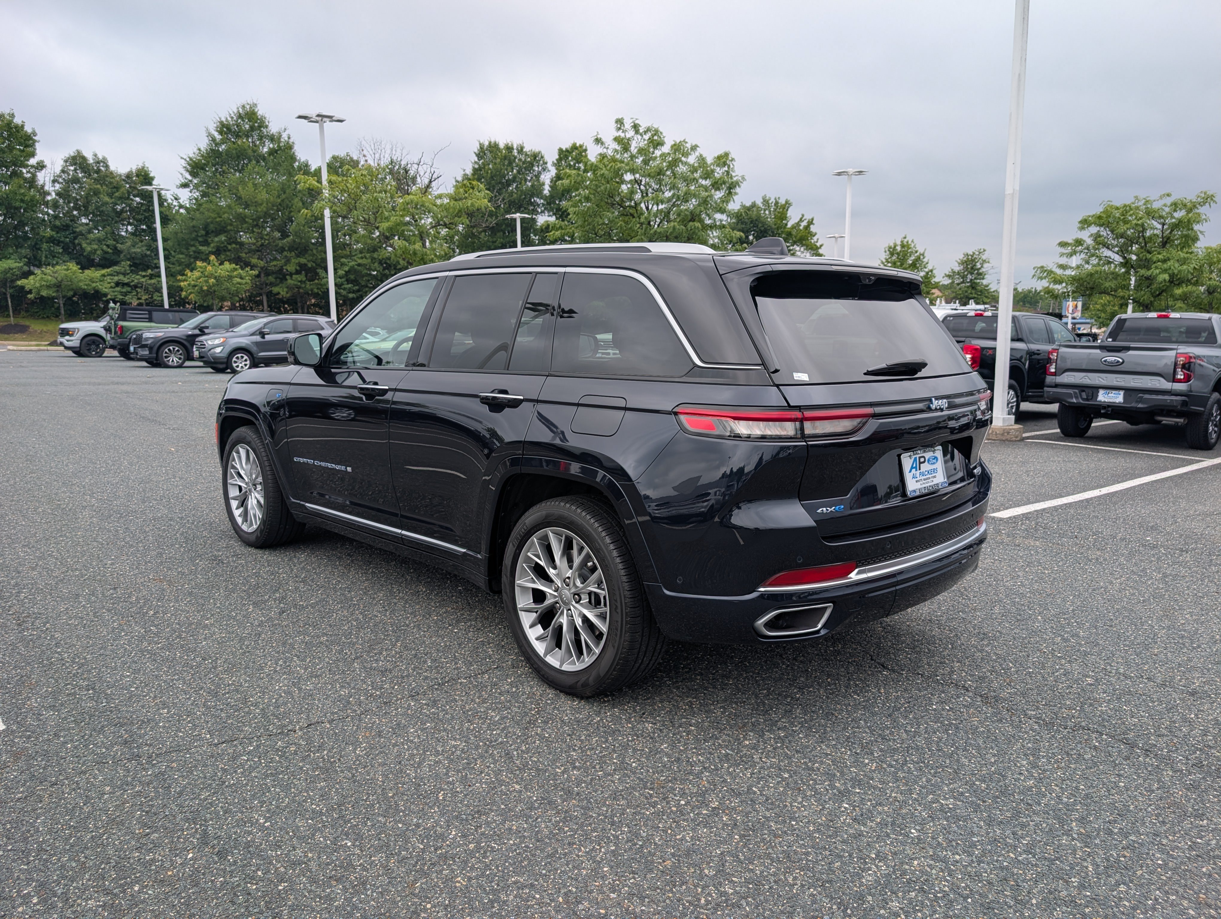 Used 2023 Jeep Grand Cherokee Summit w/ Advanced Protech Group IV AWD/4WD image 5