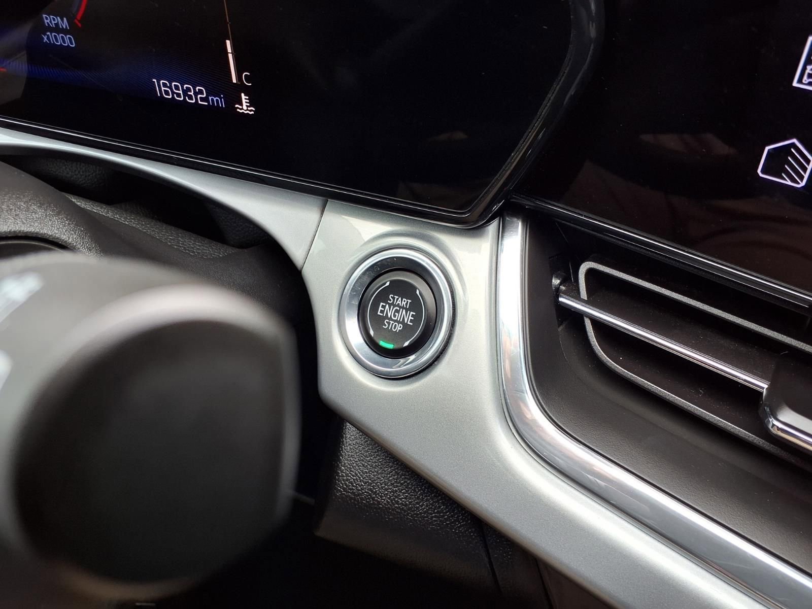 Used 2025 Chevrolet Trax LT FWD image 11