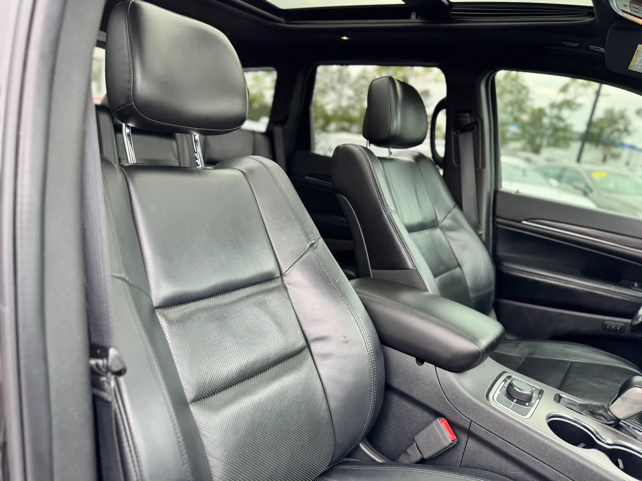 Used 2019 Jeep Grand Cherokee Limited w/ Luxury Group II AWD/4WD image 13