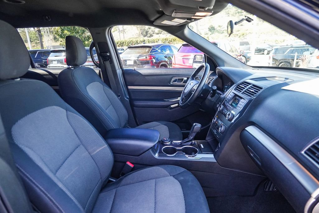 Used 2019 Ford Explorer XLT AWD/4WD image 16