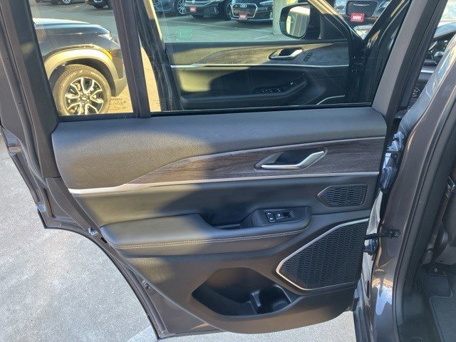 Used 2022 Jeep Grand Cherokee Limited 4xe image 22