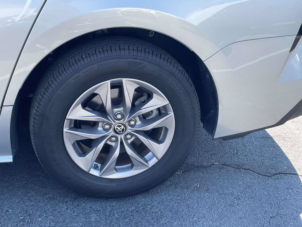Used 2025 Toyota Sienna XLE w/ XLE Plus Package FWD image 13