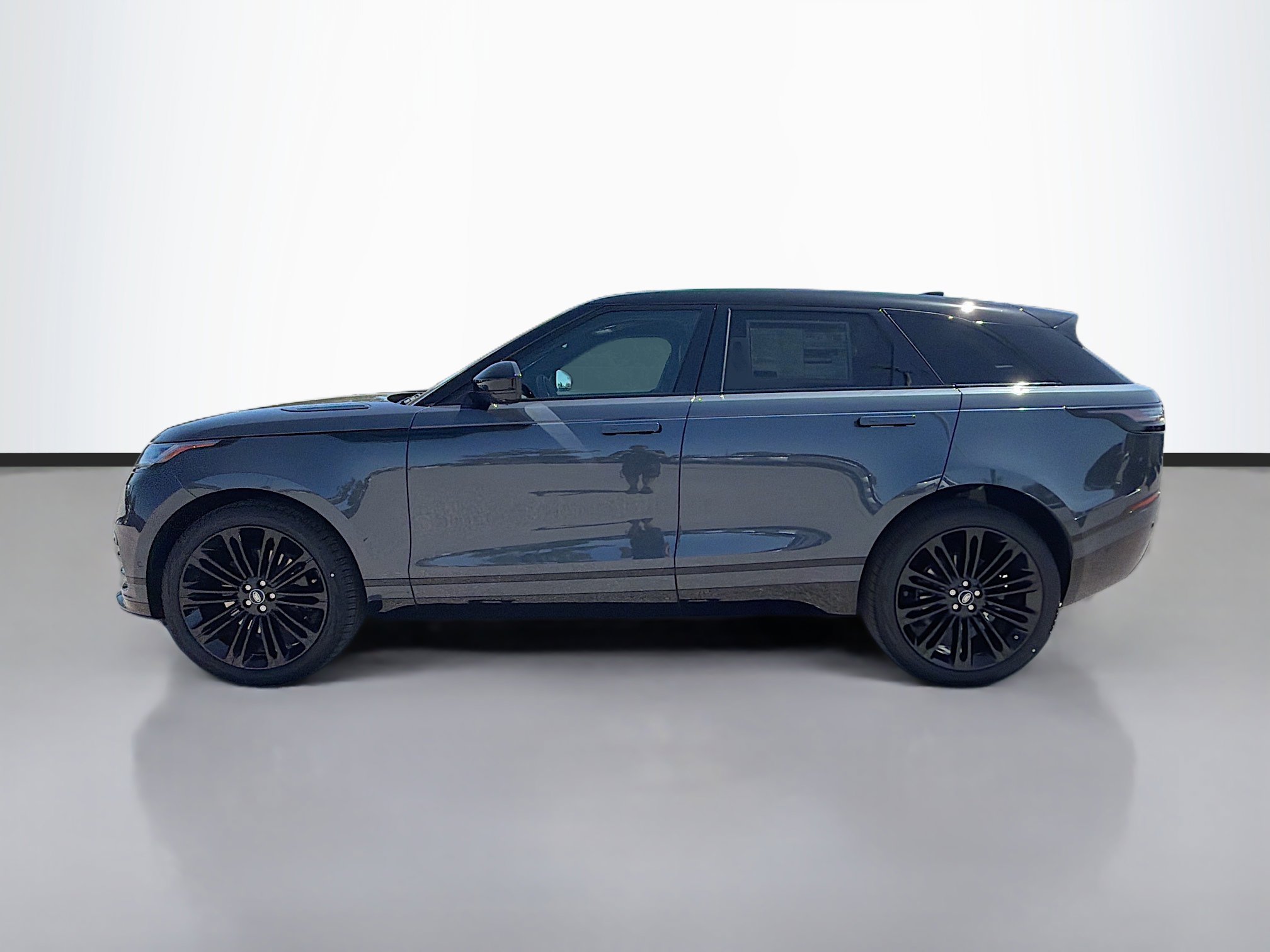 New 2026 Land Rover Range Rover Velar Dynamic SE image 2