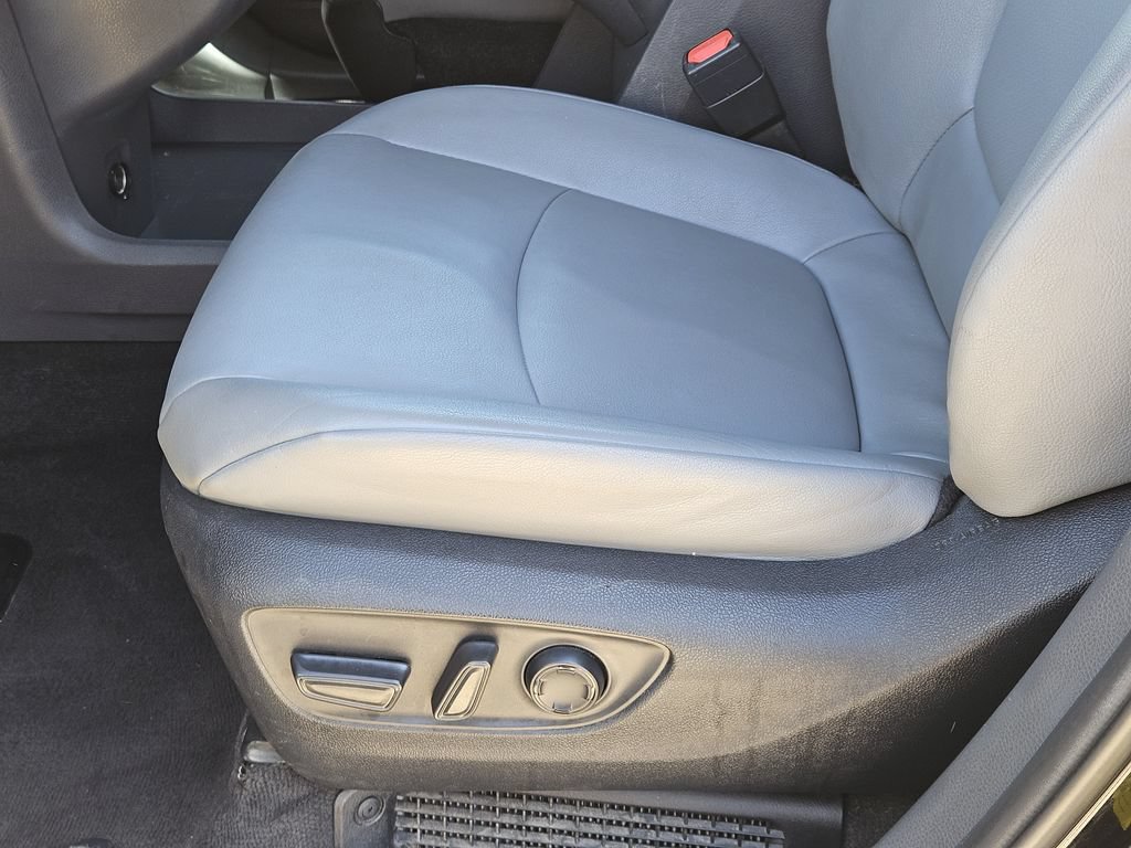 Used 2024 Toyota Sienna XLE FWD image 24