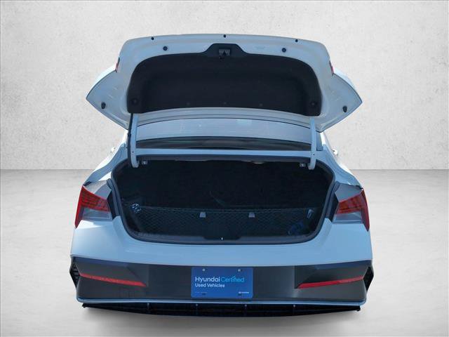 Certified 2025 Hyundai Elantra Limited FWD image 7