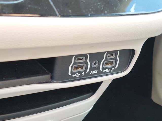 Used 2023 Chrysler Voyager LX FWD image 20