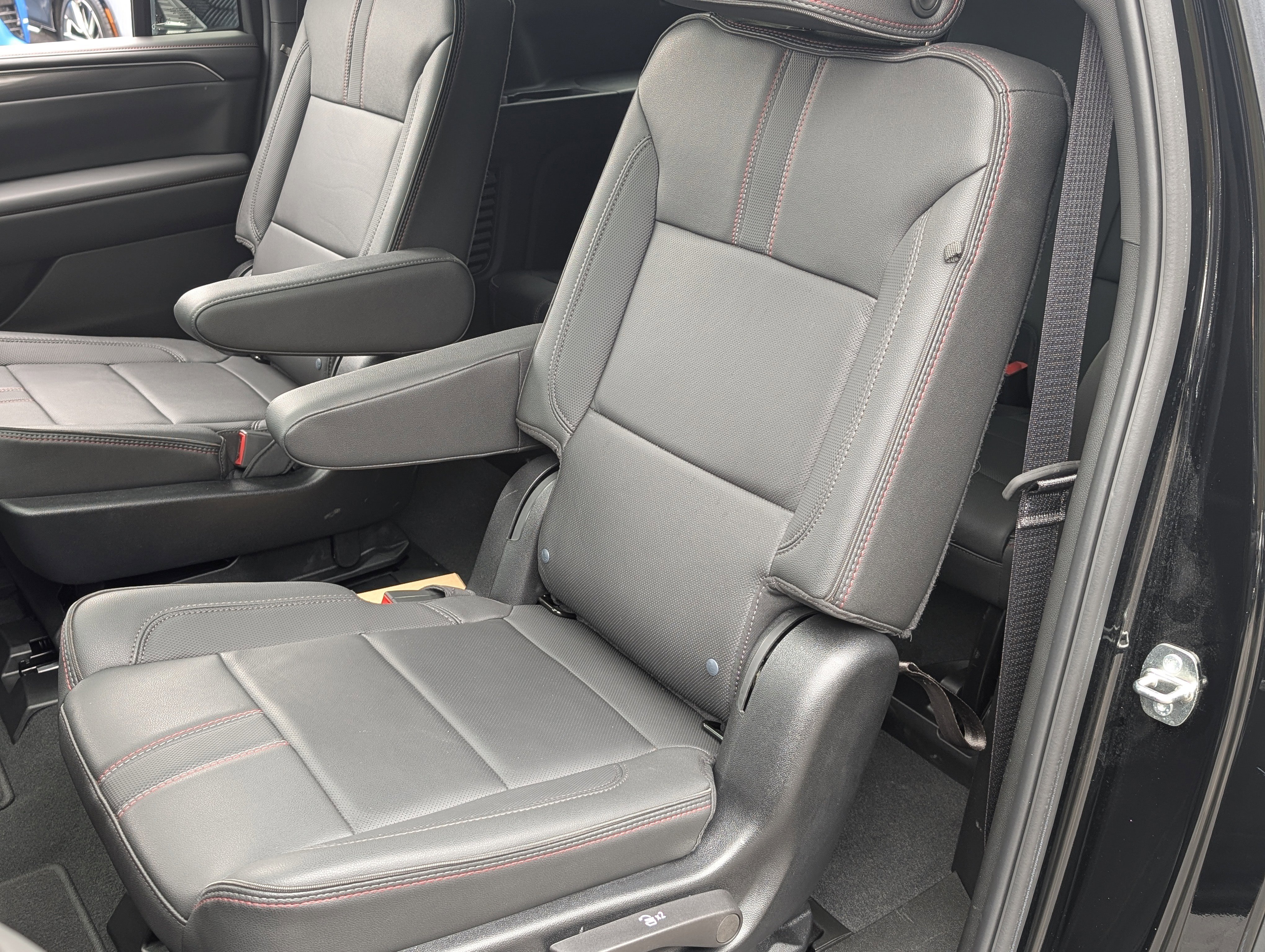 Used 2024 Chevrolet Suburban RST w/ Sport Performance Package image 18