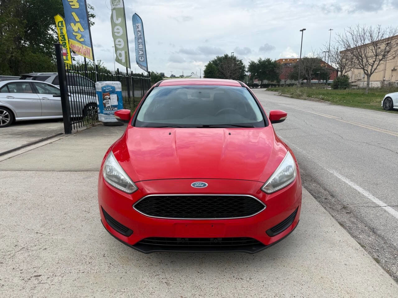 Used 2017 Ford Focus SE image 3