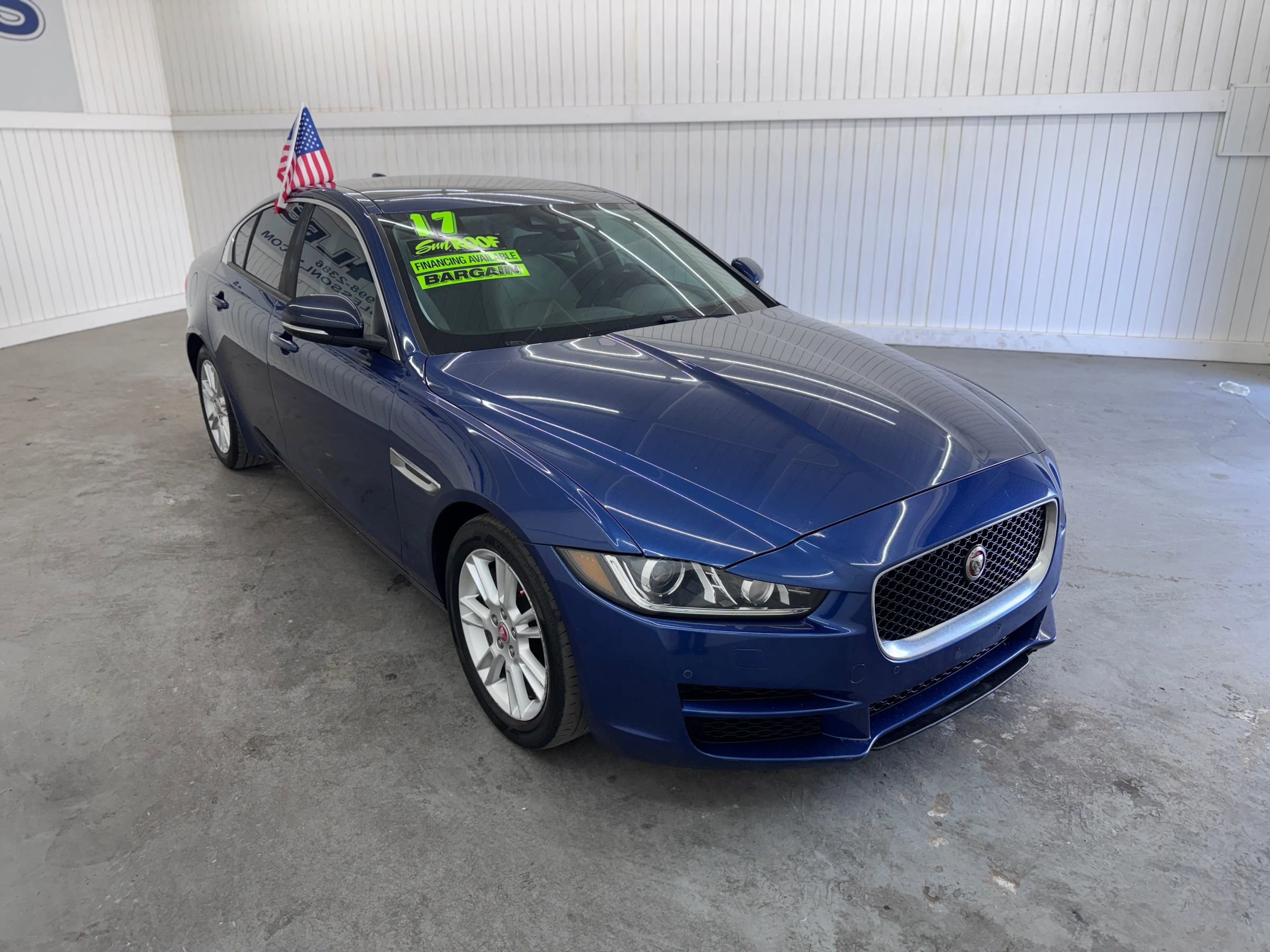 Used 2017 Jaguar XE Premium image 3