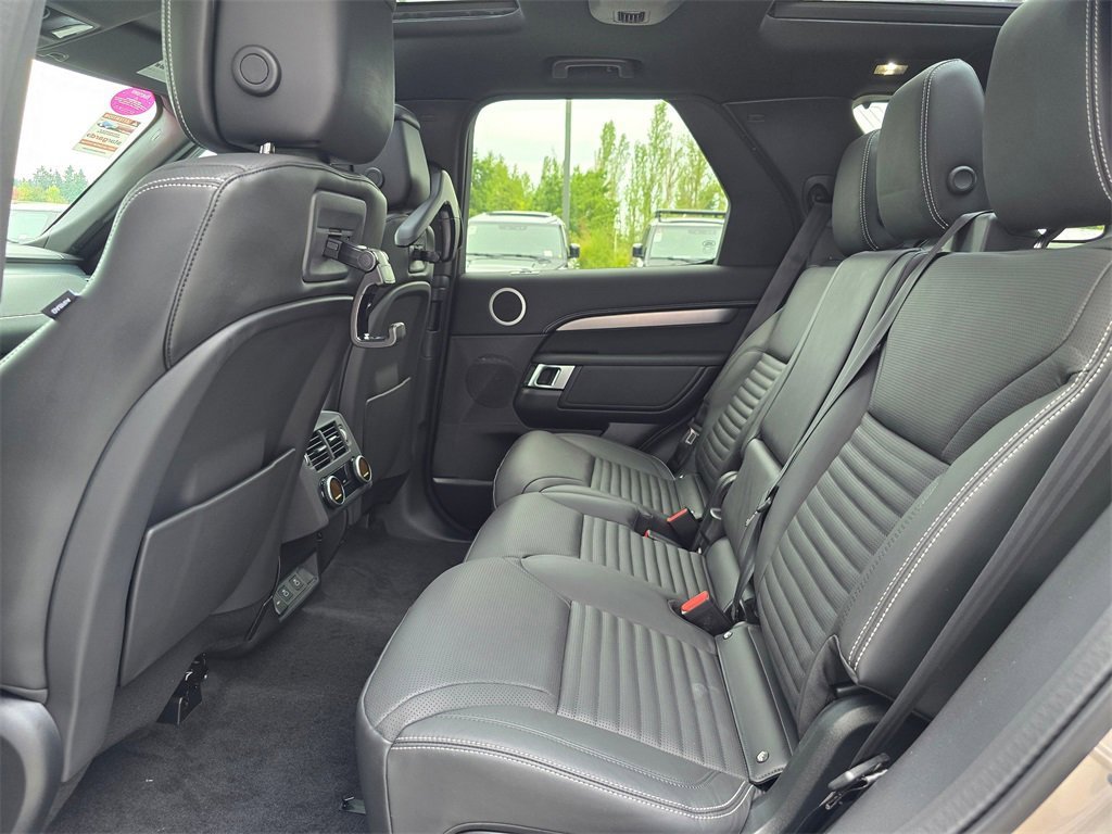 New 2025 Land Rover Discovery Dynamic SE image 26