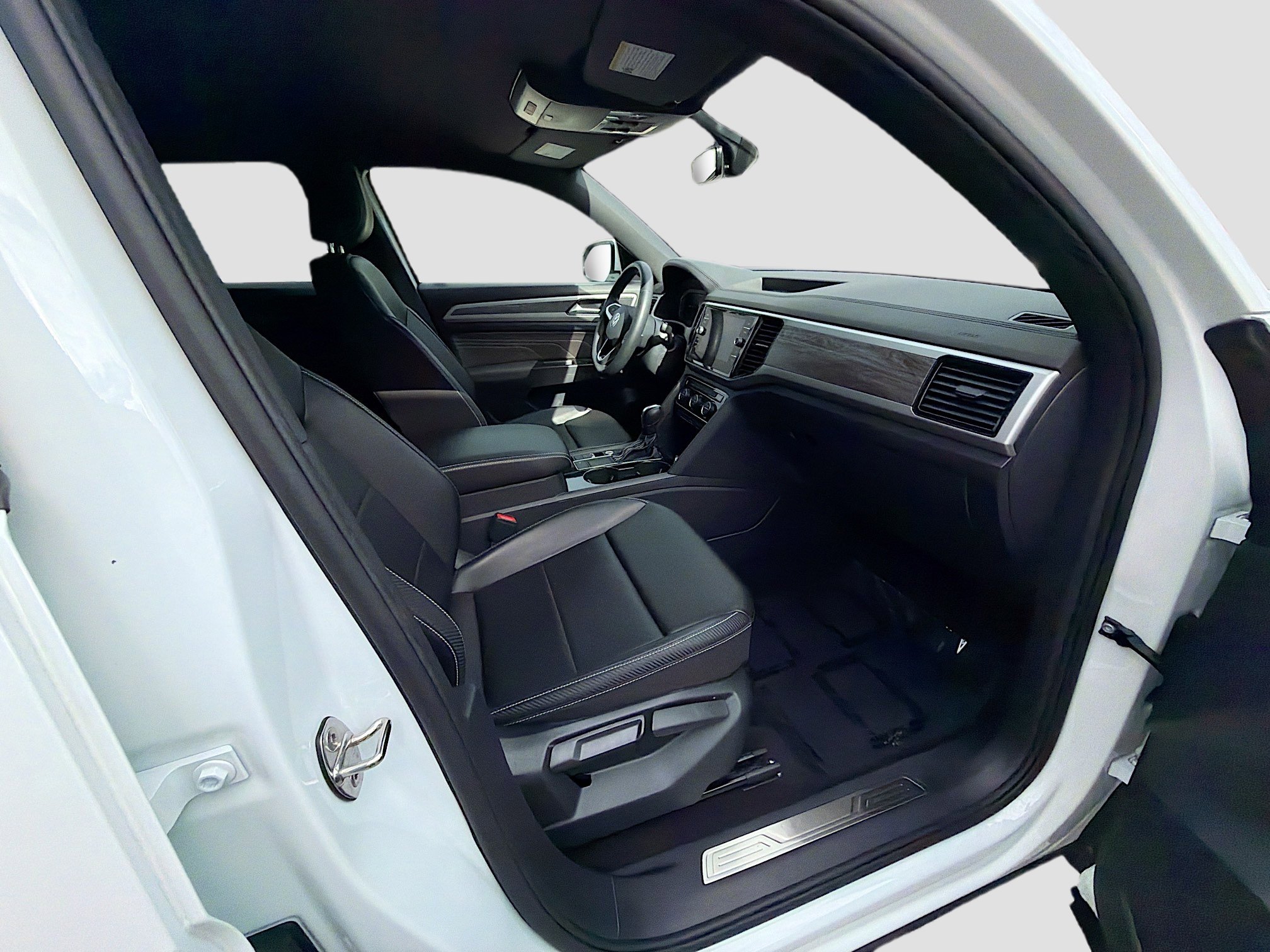 Certified 2022 Volkswagen Atlas Cross Sport SE image 31