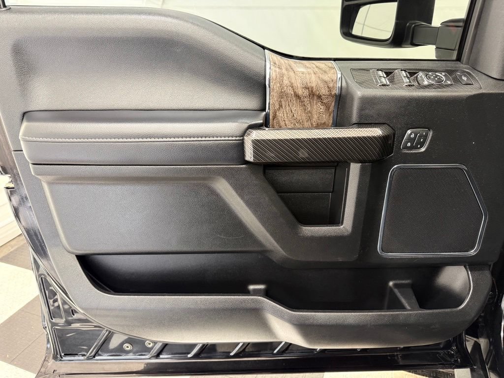 Used 2019 Ford F250 Lariat w/ Lariat Ultimate Package AWD/4WD image 15