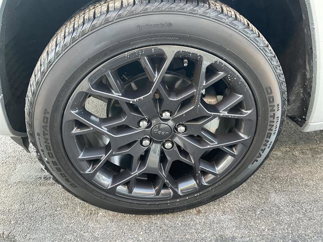 Used 2025 Jeep Grand Cherokee Summit w/ Obsidian Package image 29