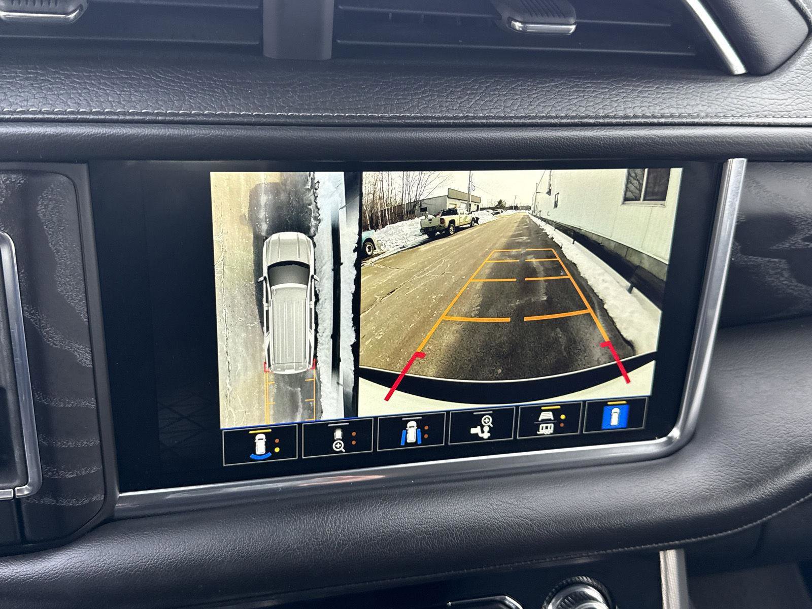 Used 2023 GMC Yukon Denali image 25