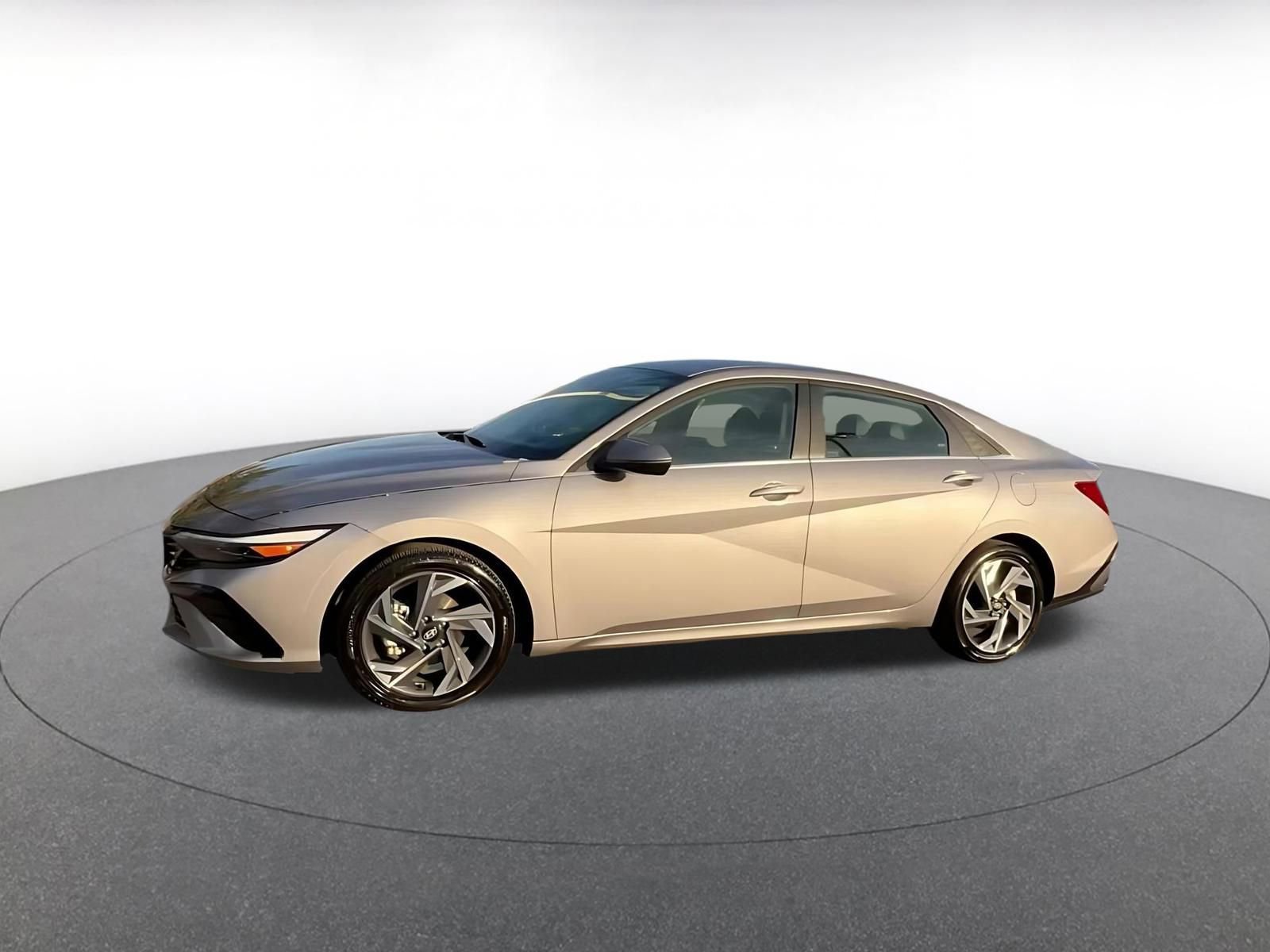 Used 2025 Hyundai Elantra Limited image 8