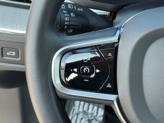 Used 2025 Volvo XC60 B5 Plus image 24