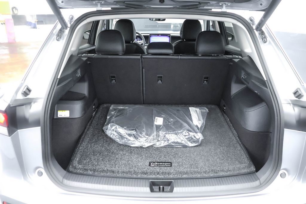 Used 2025 Volkswagen Tiguan SE image 19