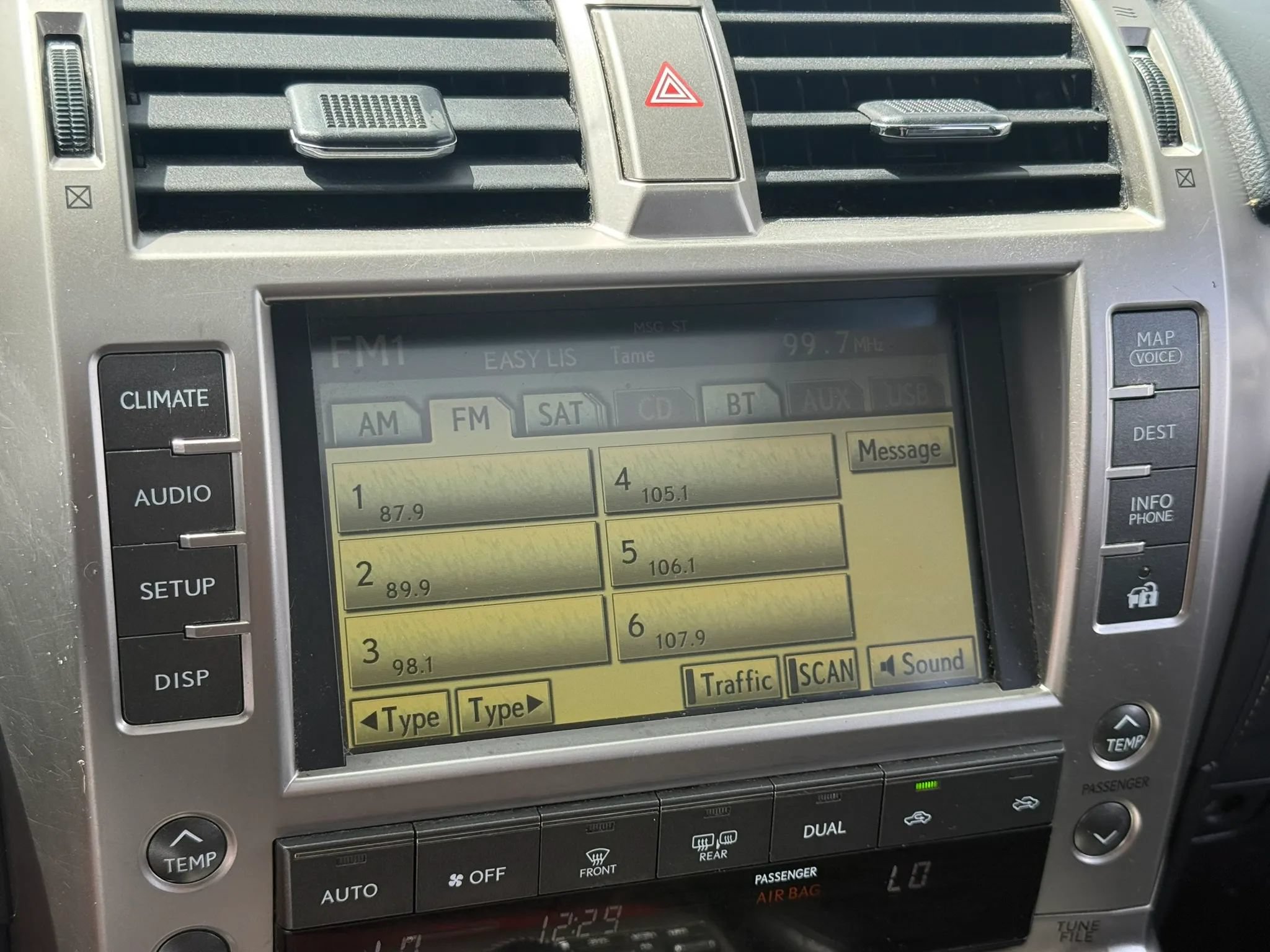 Used 2011 Lexus GX 460 AWD/4WD image 22
