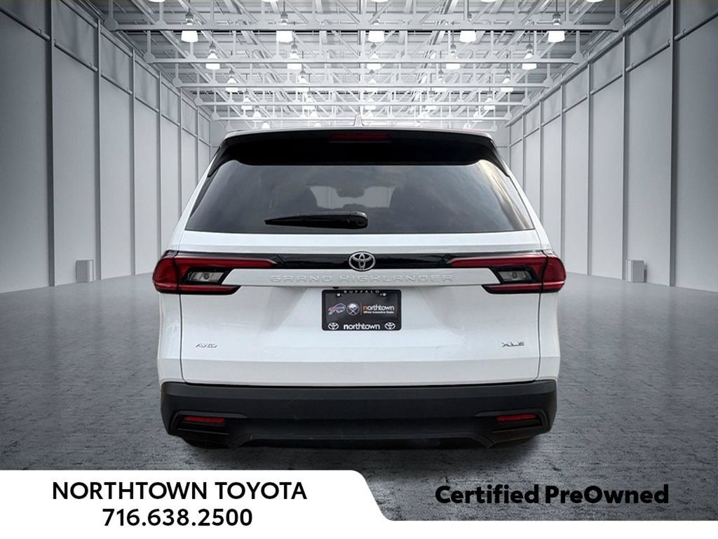 Used 2025 Toyota Grand Highlander AWD image 8