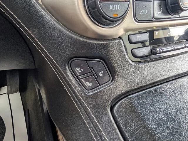 Used 2015 GMC Yukon Denali w/ Premium Package AWD/4WD image 34