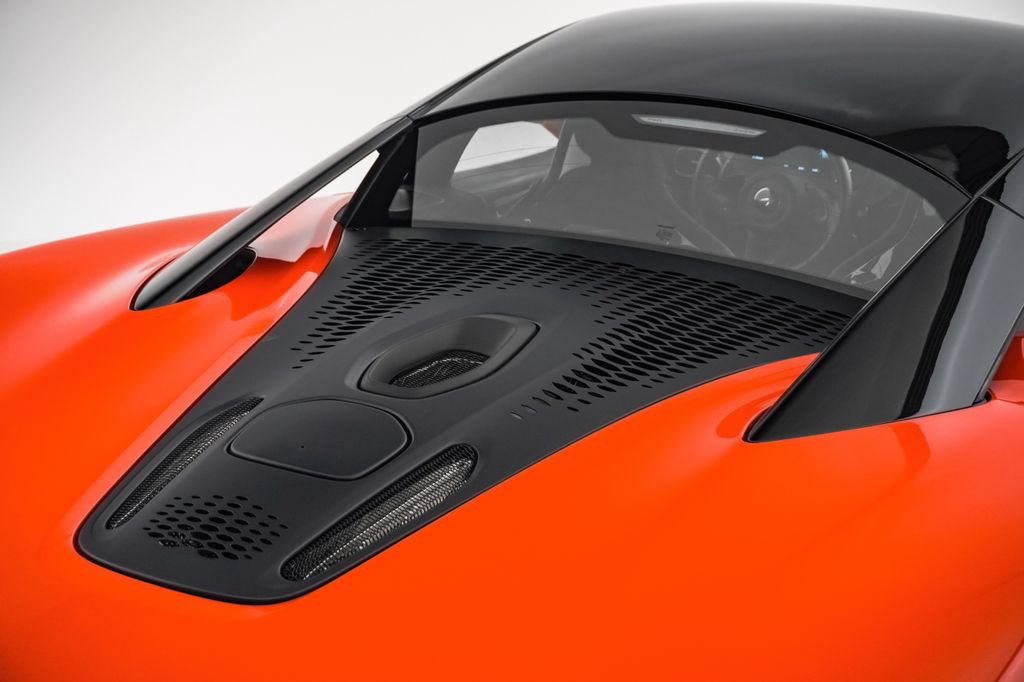 Used 2023 McLaren Artura RWD image 16