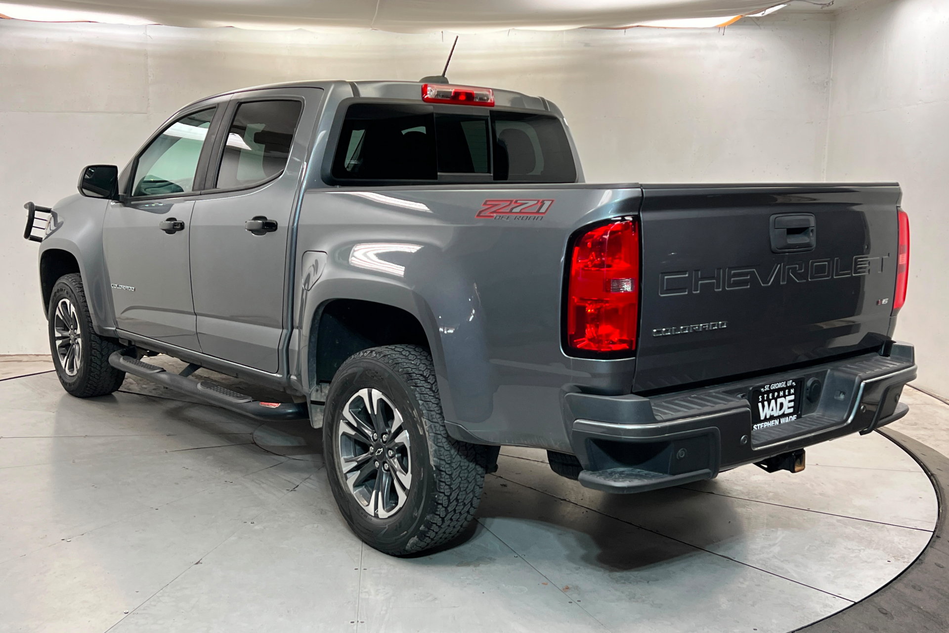 Used 2021 Chevrolet Colorado Z71 w/ Safety Package AWD/4WD image 3