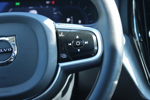 Used 2025 Volvo XC60 B5 Plus image 25