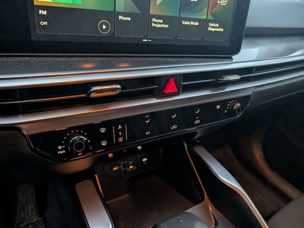 Used 2025 Kia Sorento LX image 20