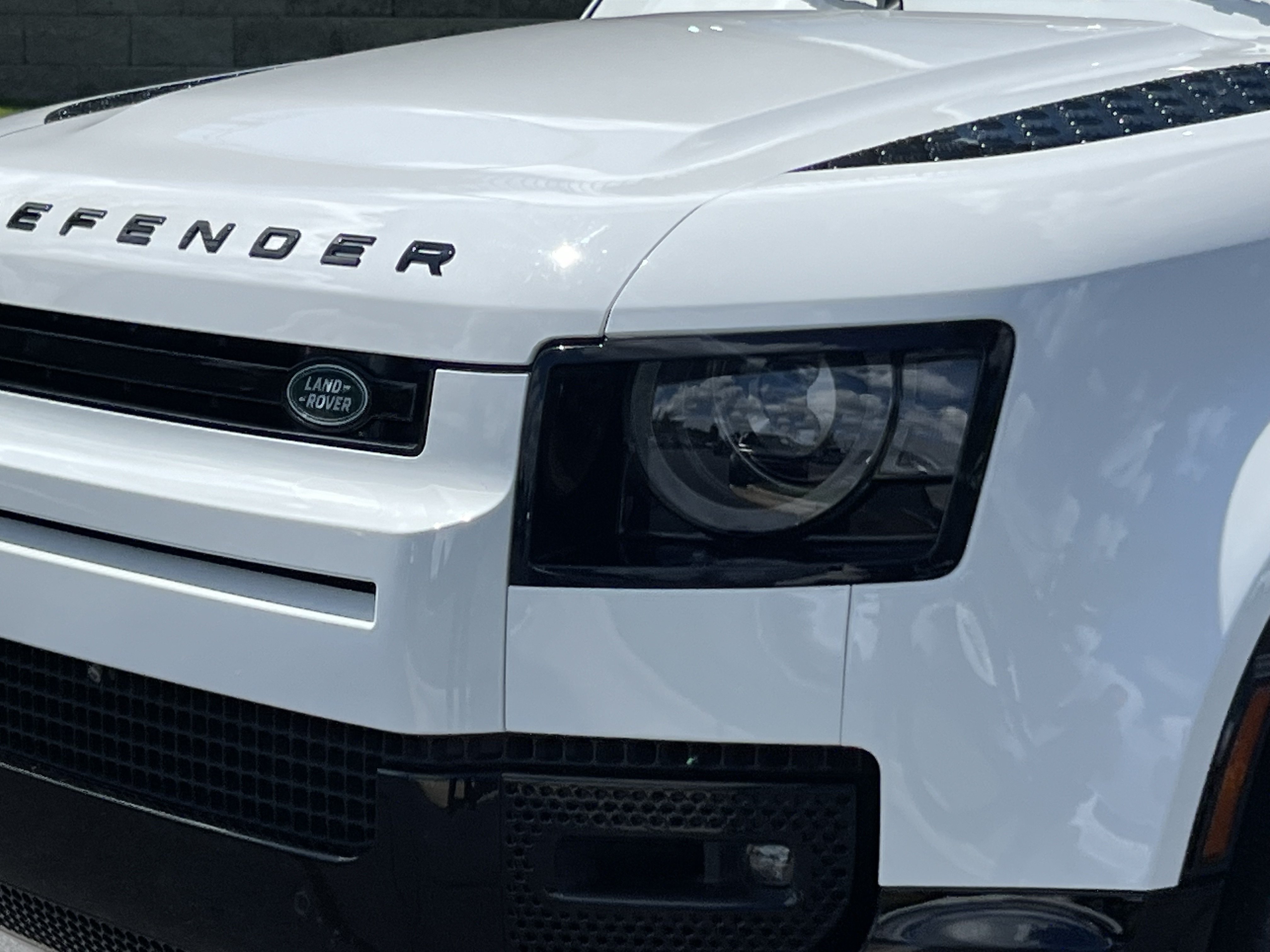 Certified 2024 Land Rover Defender 130 X-Dynamic SE AWD/4WD image 12