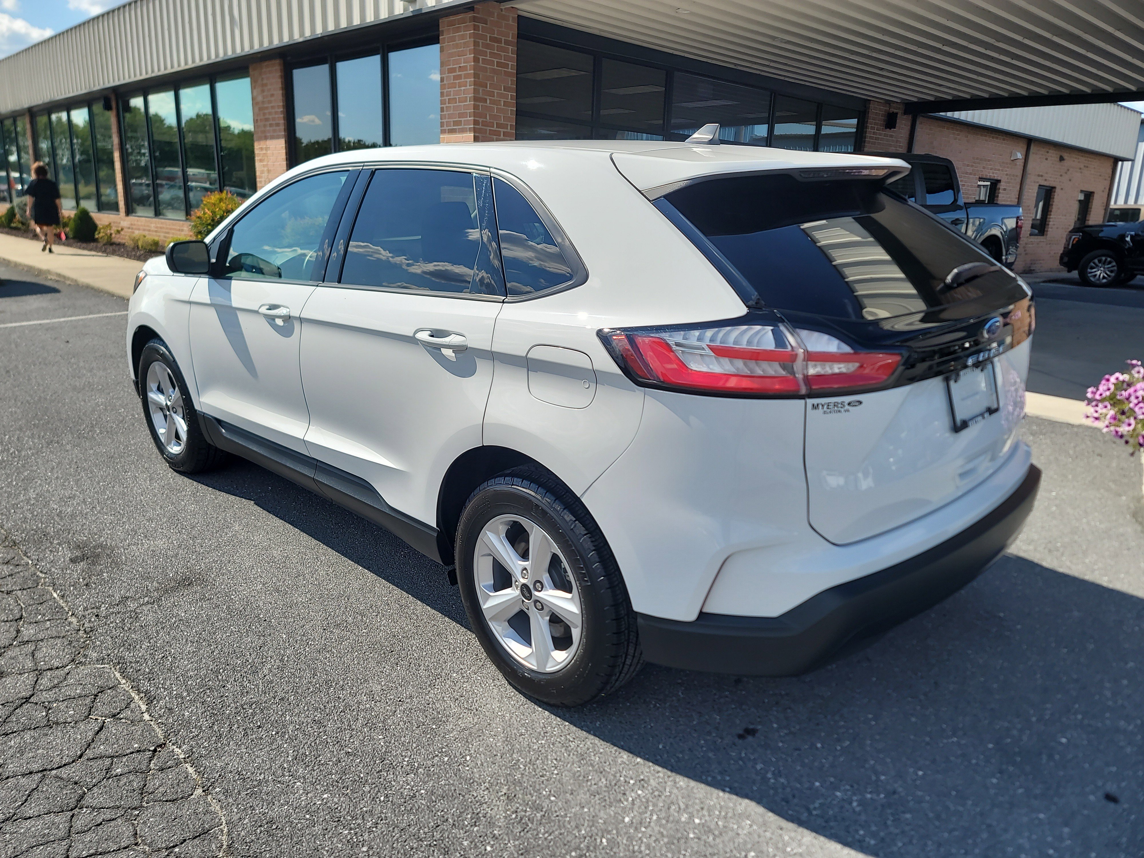 Used 2024 Ford Edge SE image 8