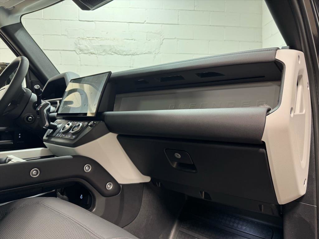 Used 2026 Land Rover Defender 110 S image 31