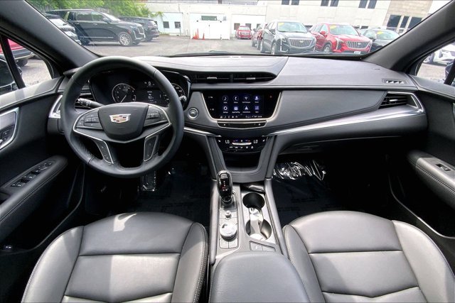 Used 2025 Cadillac XT5 Luxury w/ LPO, Floor Liner Package AWD/4WD image 15