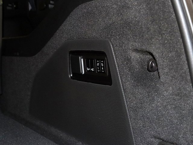 Used 2023 Cadillac Escalade ESV Premium Luxury image 32