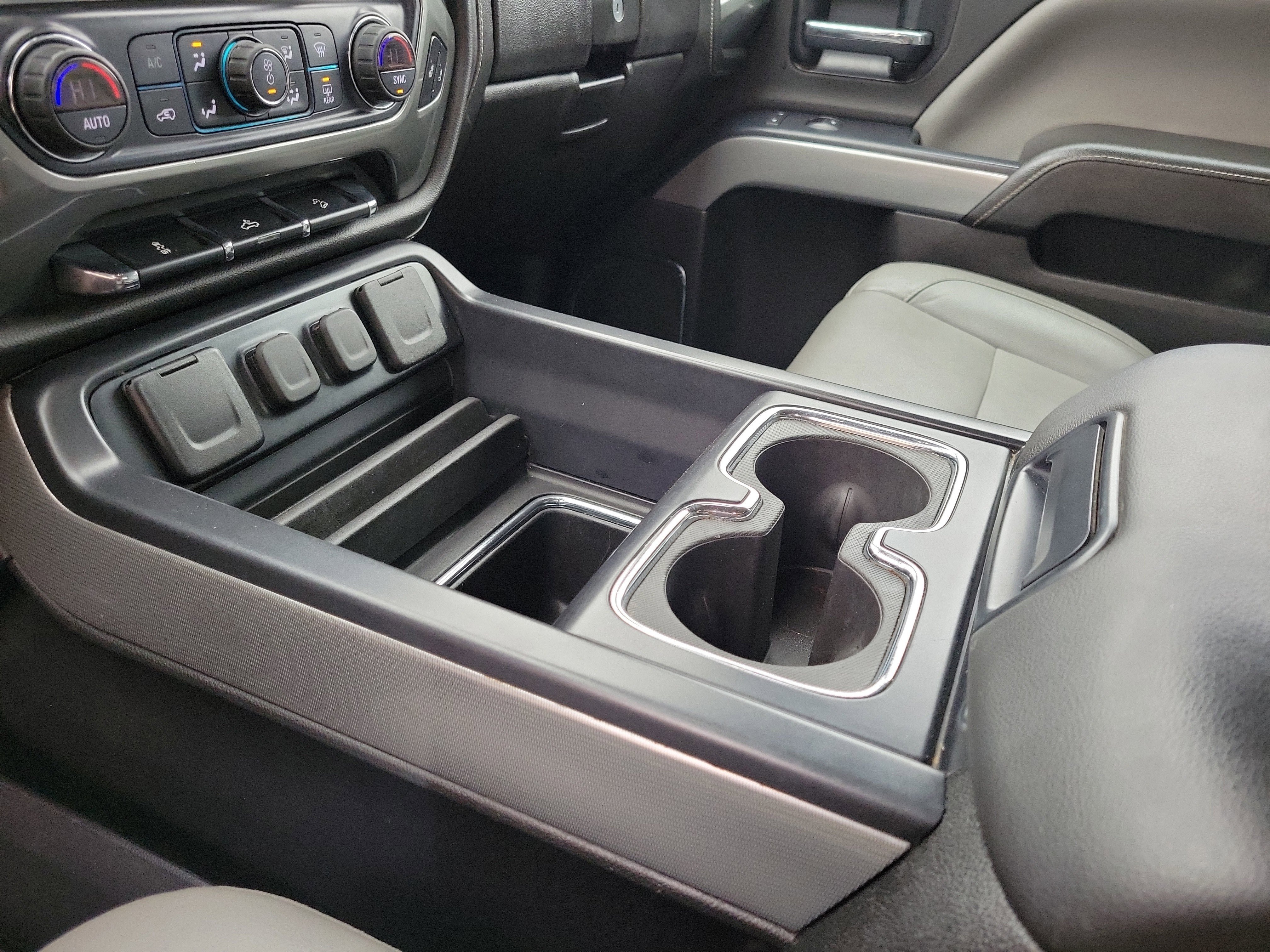 Used 2018 Chevrolet Silverado 1500 LTZ Z71 image 29