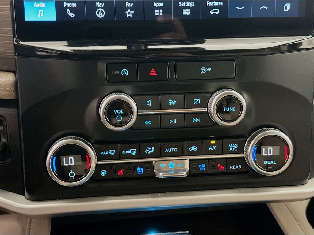 Used 2024 Ford Expedition Limited image 18