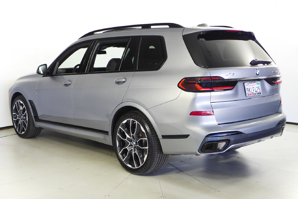 Used 2024 BMW X7 xDrive40i w/ M Sport Package AWD/4WD image 9