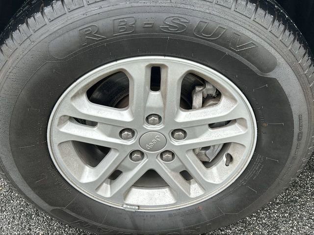 Used 2023 Jeep Grand Cherokee Laredo AWD/4WD image 10