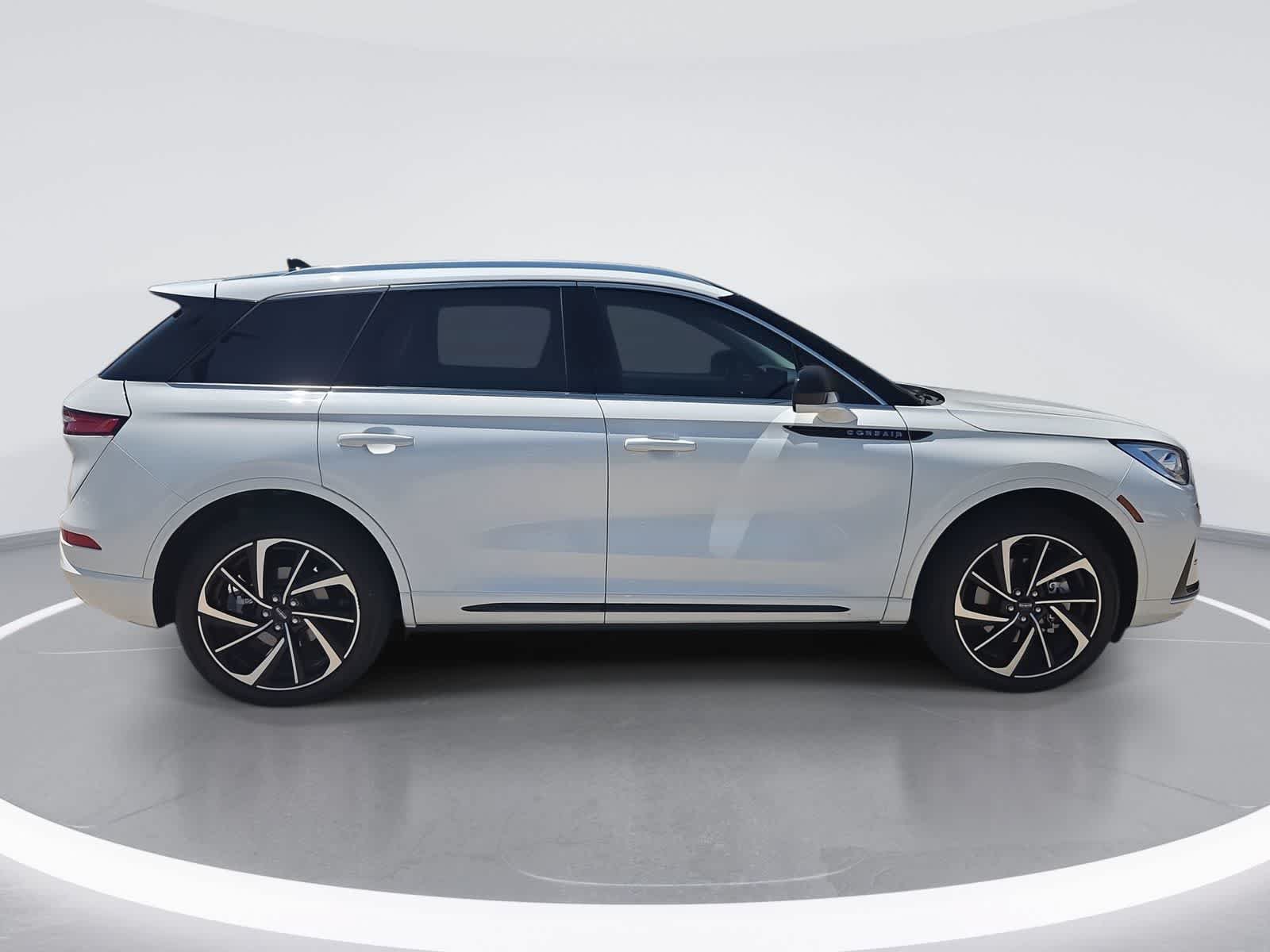 Used 2023 Lincoln Corsair Grand Touring AWD/4WD image 9