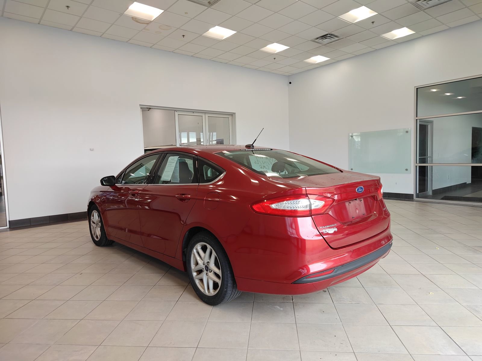 Used 2016 Ford Fusion SE FWD image 5