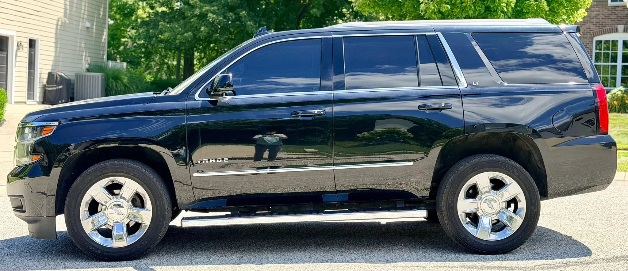 Used 2017 Chevrolet Tahoe LT w/ LT Signature Package AWD/4WD image 6