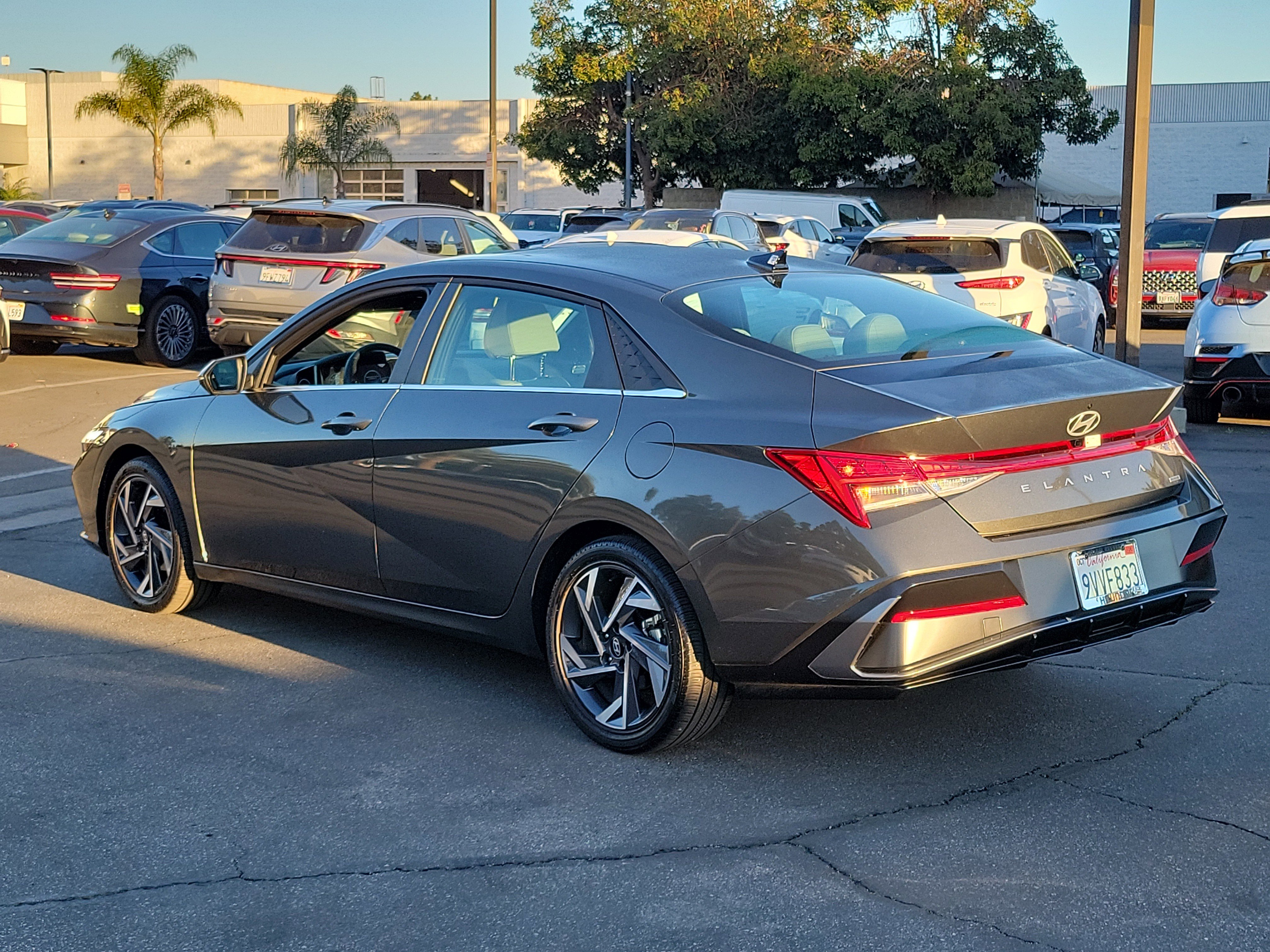 Certified 2025 Hyundai Elantra Limited image 29