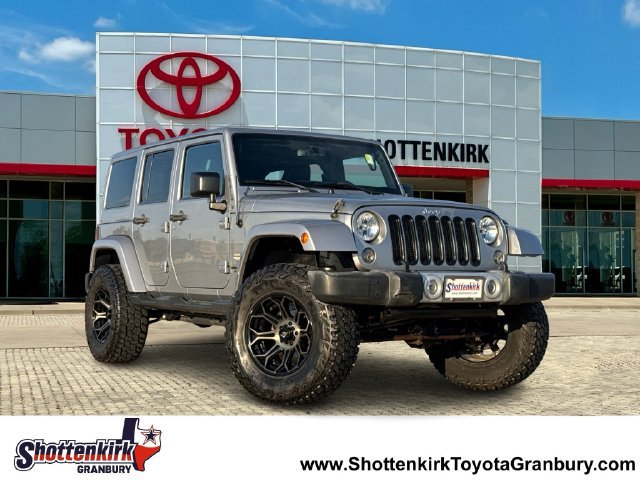 Used 2015 Jeep Wrangler Unlimited Sahara w/ Max Tow Package AWD/4WD image 1