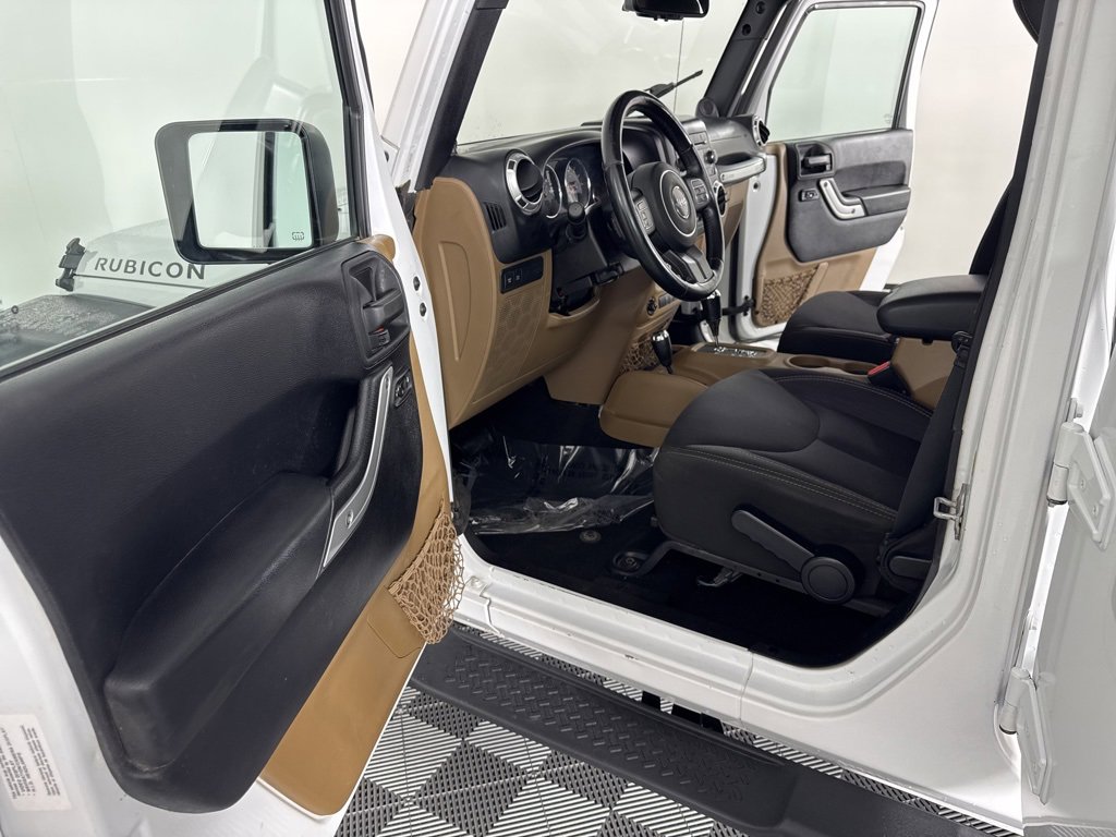 Used 2014 Jeep Wrangler Unlimited Rubicon w/ Max Tow Package image 19