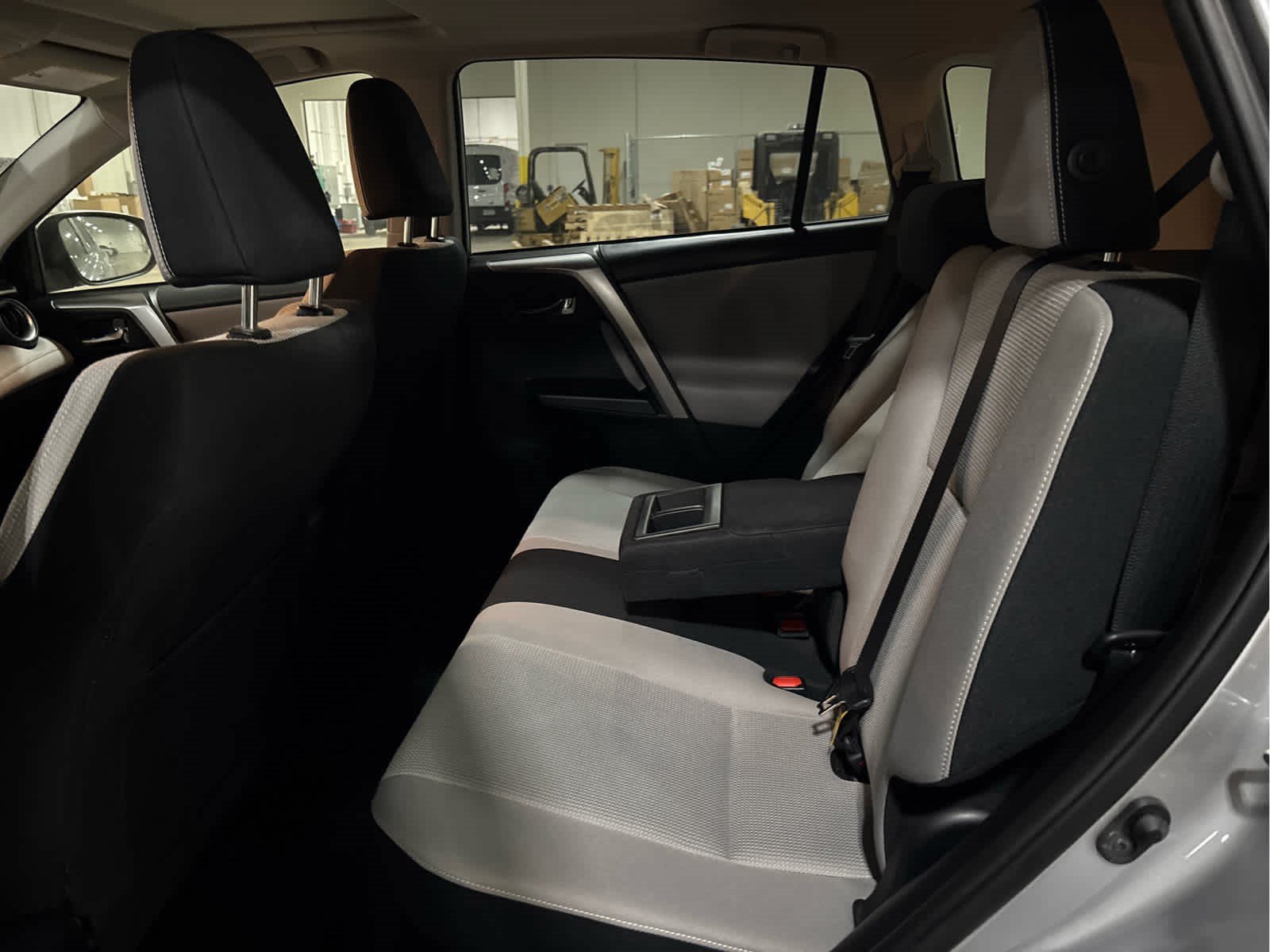 Used 2017 Toyota RAV4 XLE AWD/4WD image 8