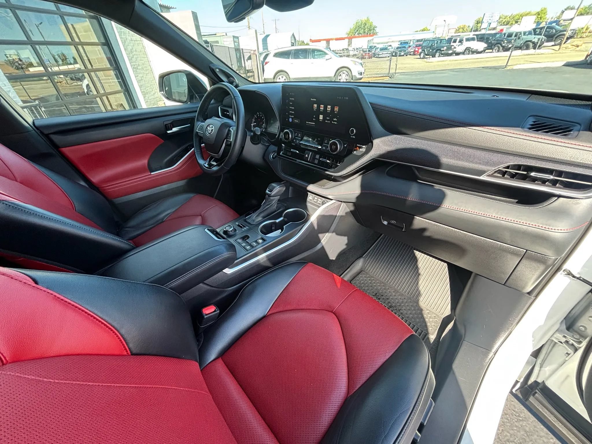Used 2023 Toyota Highlander XSE AWD/4WD image 8