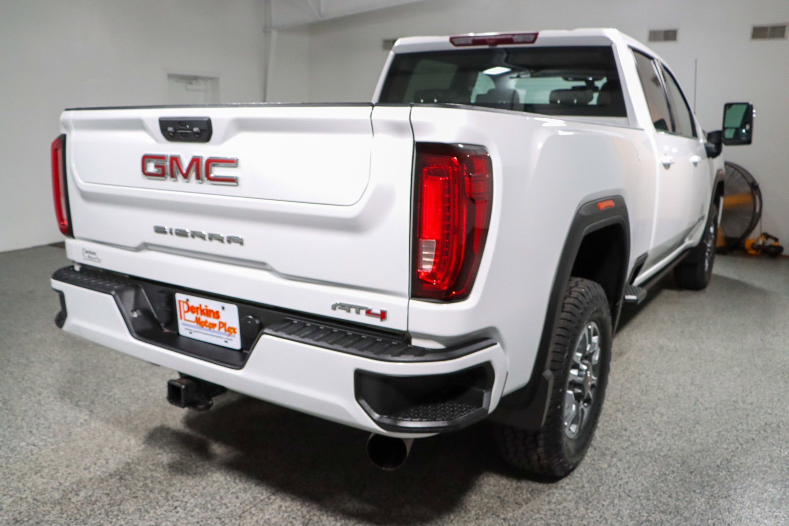 Used 2023 GMC Sierra 2500 AT4 w/ Gooseneck/5TH Wheel Package AWD/4WD image 7