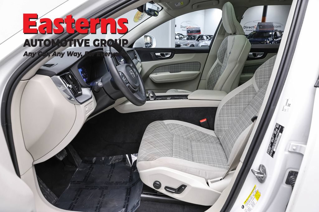 Used 2022 Volvo XC60 B5 Momentum AWD/4WD image 16