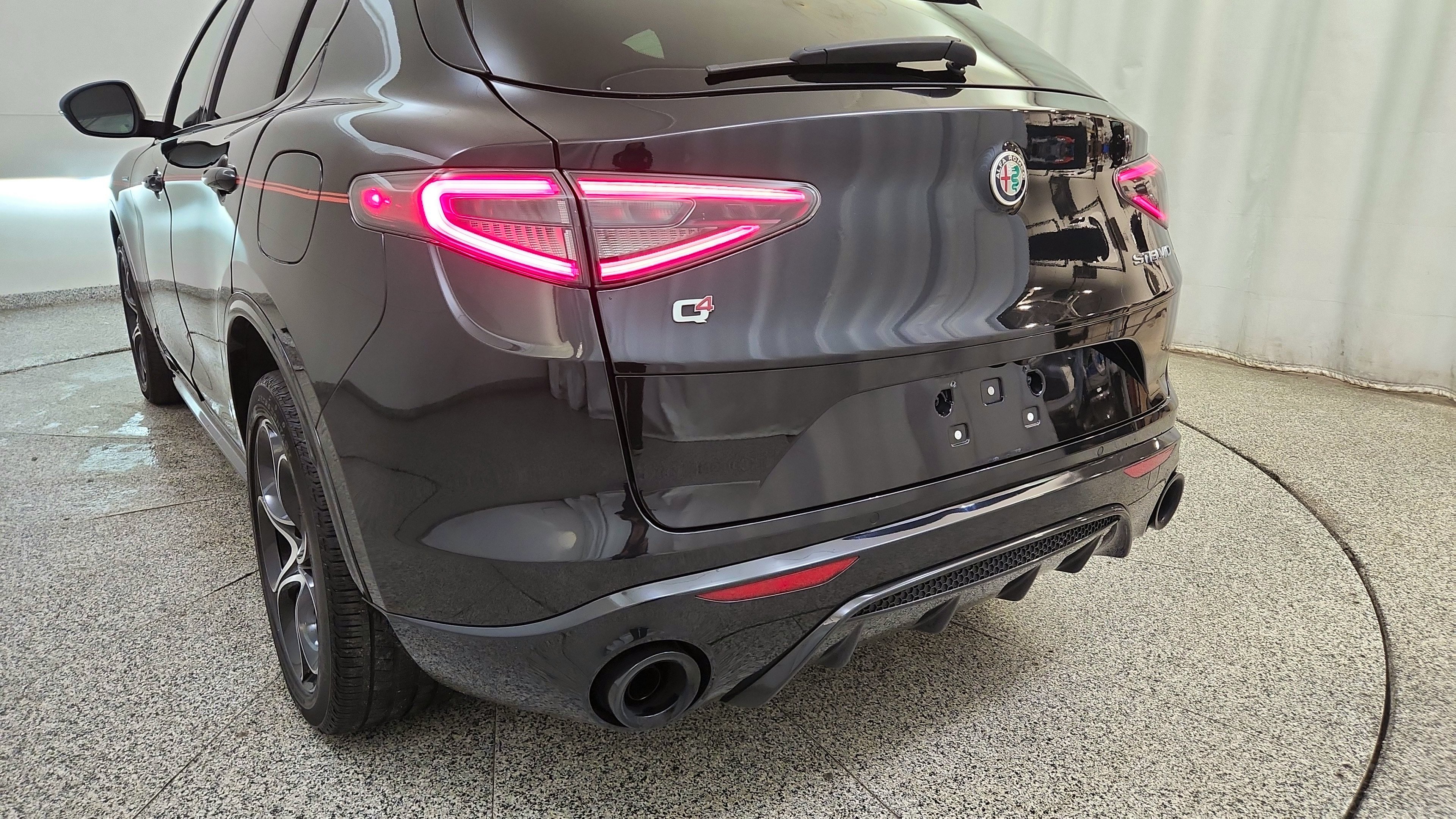 Used 2024 Alfa Romeo Stelvio Veloce AWD/4WD image 28