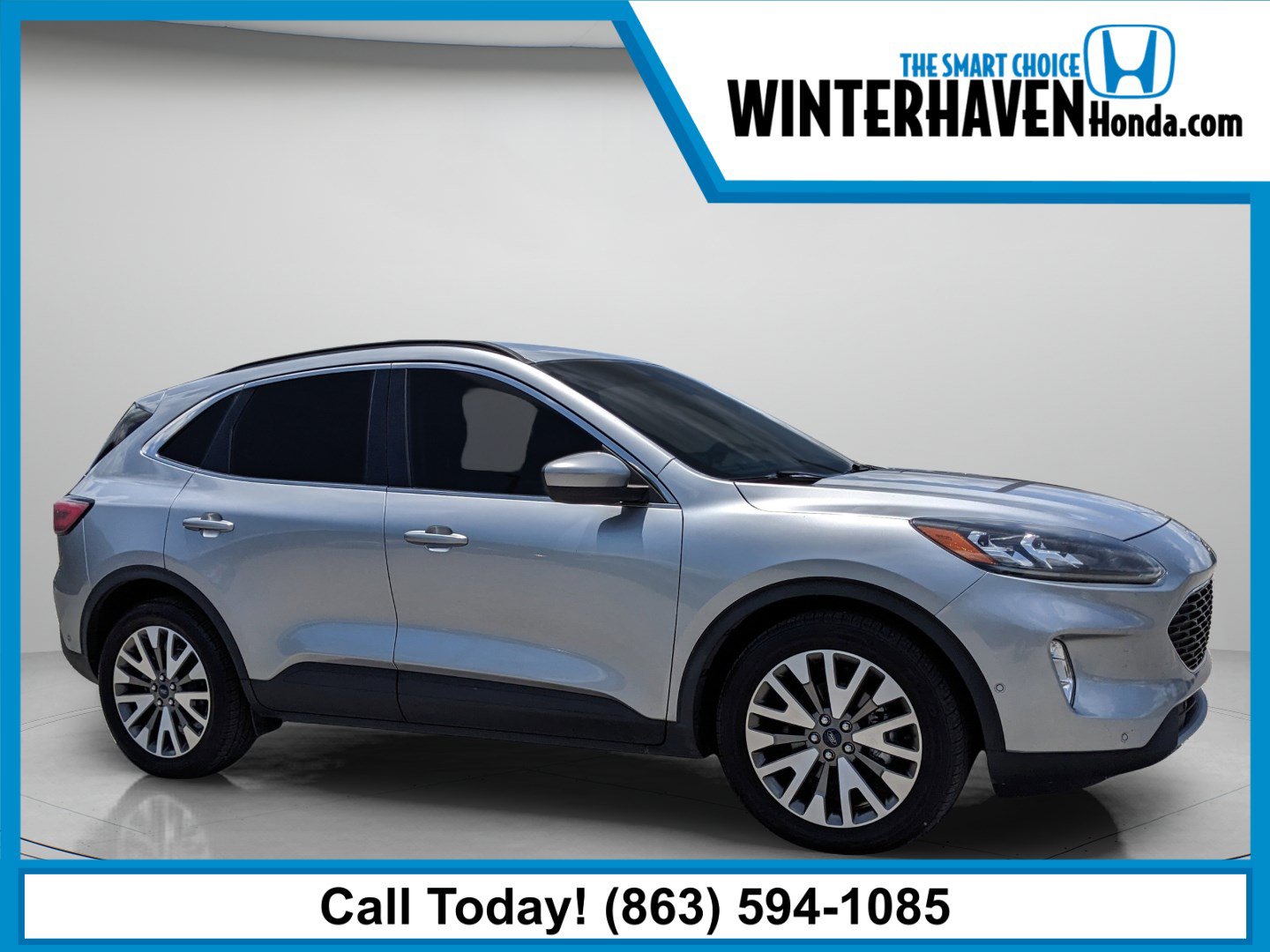 Used 2021 Ford Escape Titanium FWD image 1